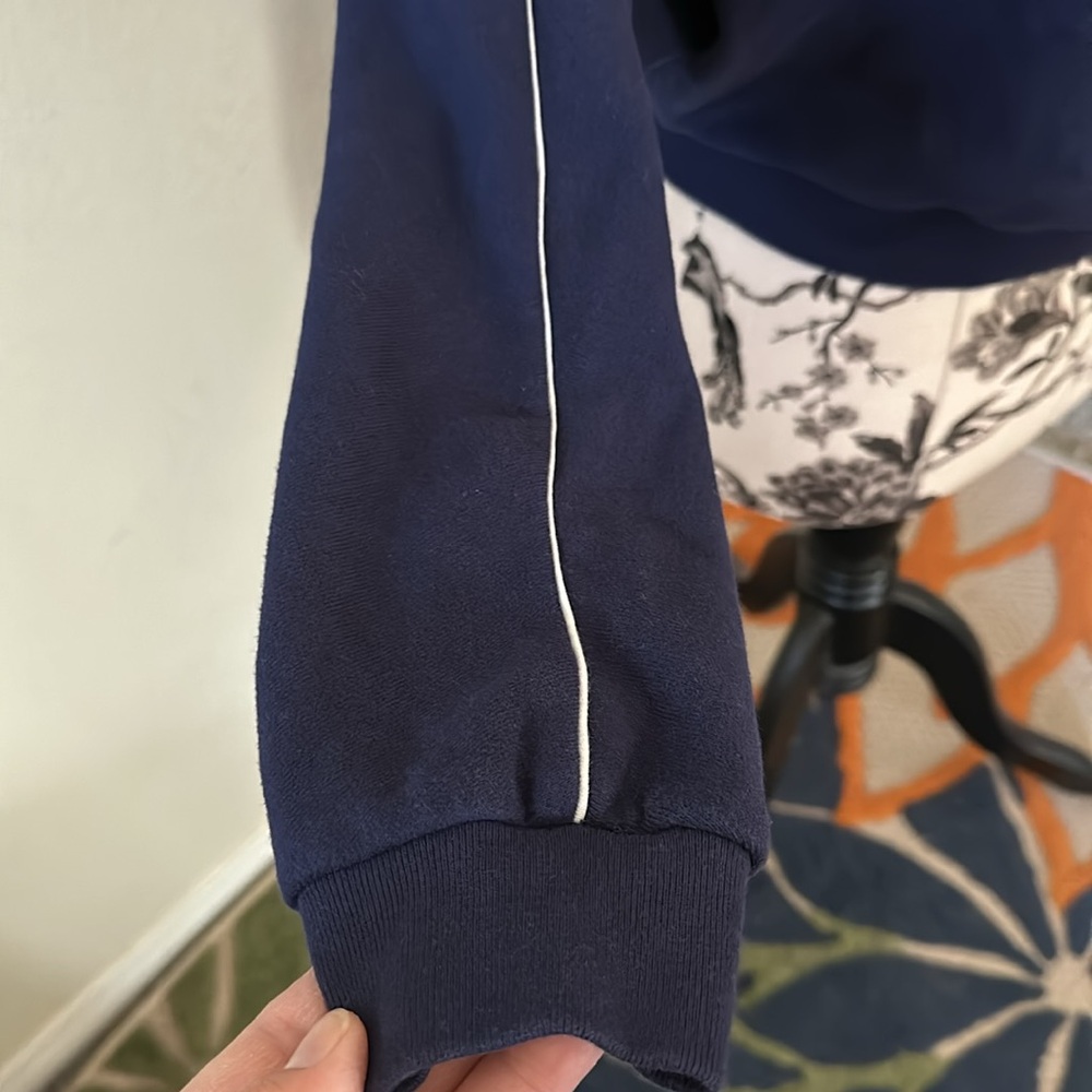 Levi’s Cropped Sweatshirt Navy Blue With White Pinstripe Down Arms - Picture 4 of 5